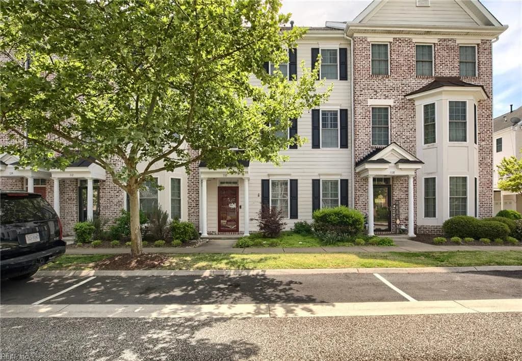 110 Peyton Randolph DR, YORKTOWN VA 23692 - Photo 2