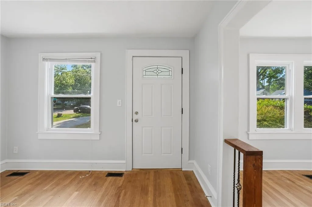 126 Cherokee RD, HAMPTON VA 23661 - Photo 5