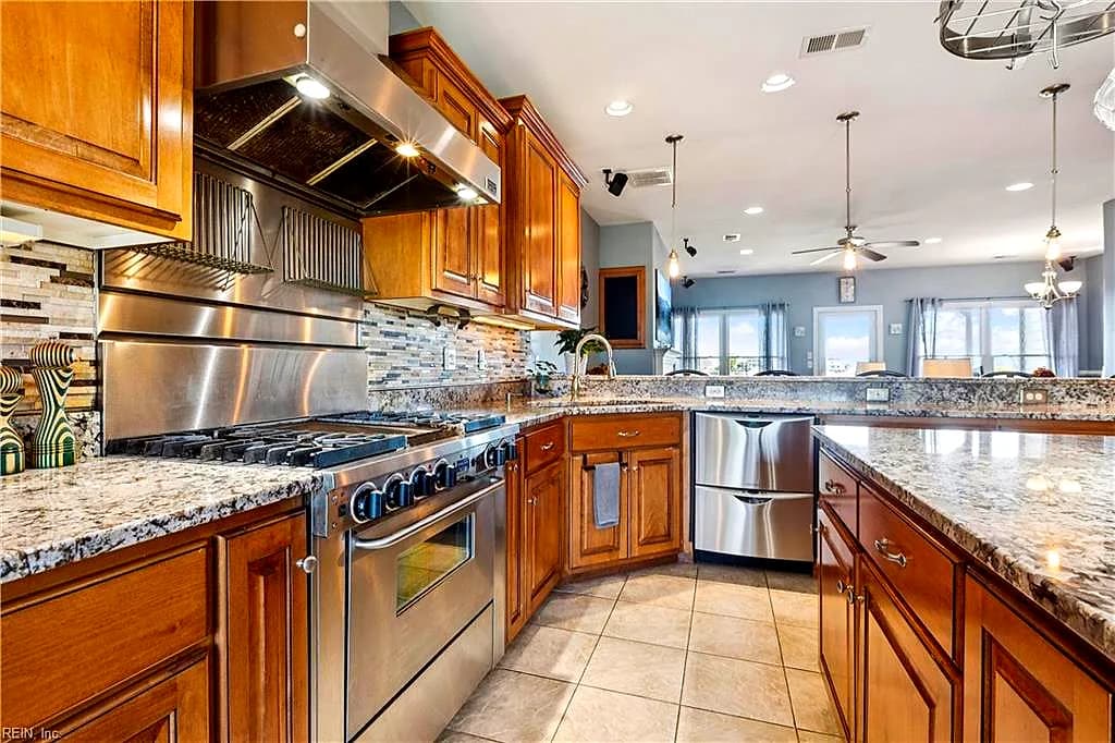 757 Charthouse CIR, HAMPTON VA 23664 - Main photo