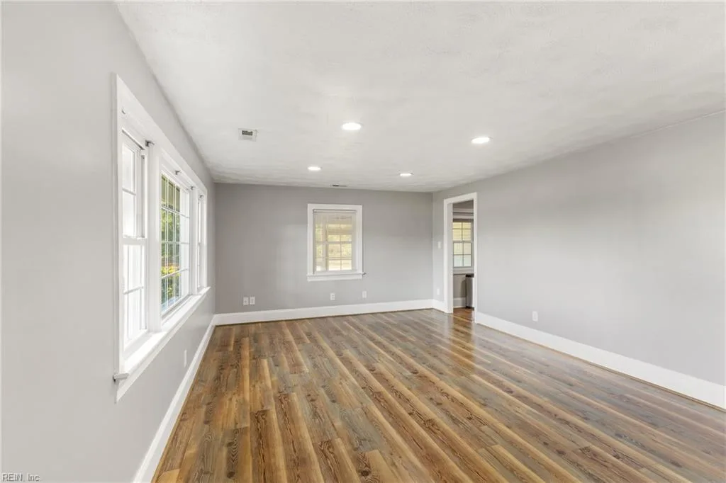 8605 Guinea RD, HAYES VA 23072 - Photo 4