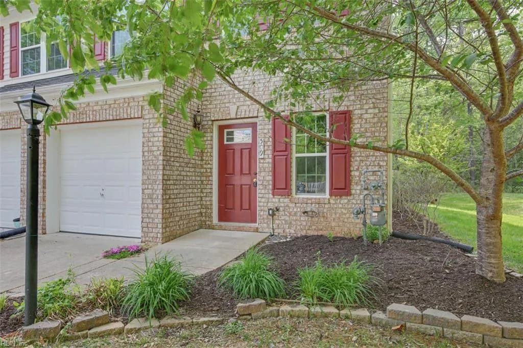 509 Alexia LN, YORKTOWN VA 23690 - Photo 4