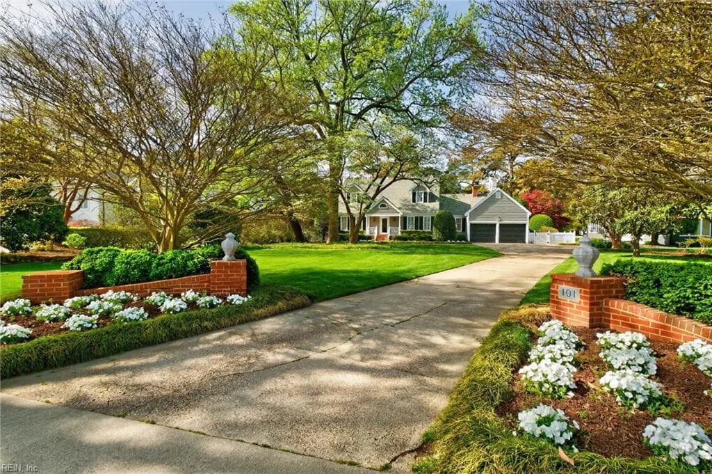 101 Holly CRES, VIRGINIABEACH VA 23451 - Photo 2