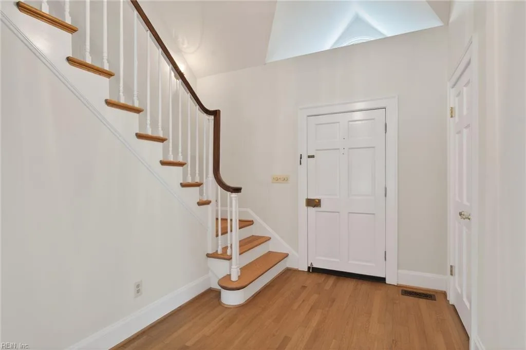 101 Holly CRES, VIRGINIABEACH VA 23451 - Photo 5