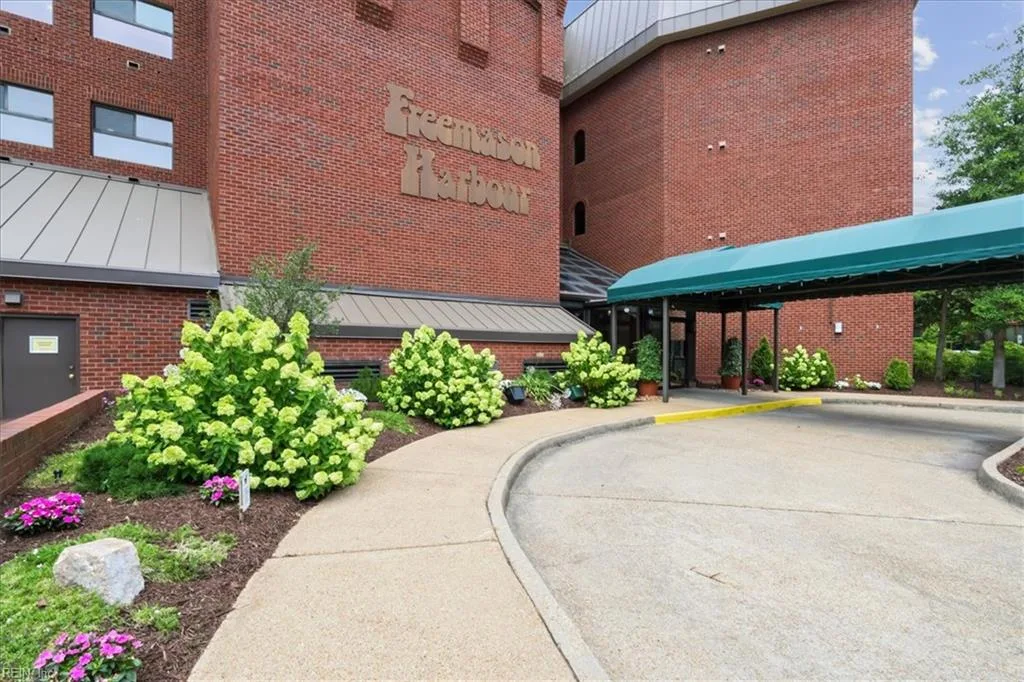 255 College Cross NONE #86, Norfolk — 2 bed Residential, 1,390 sqft