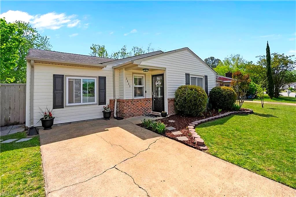 3833 Sunstream PW, Virginia Beach — 3 bed Residential, 1,396 sqft