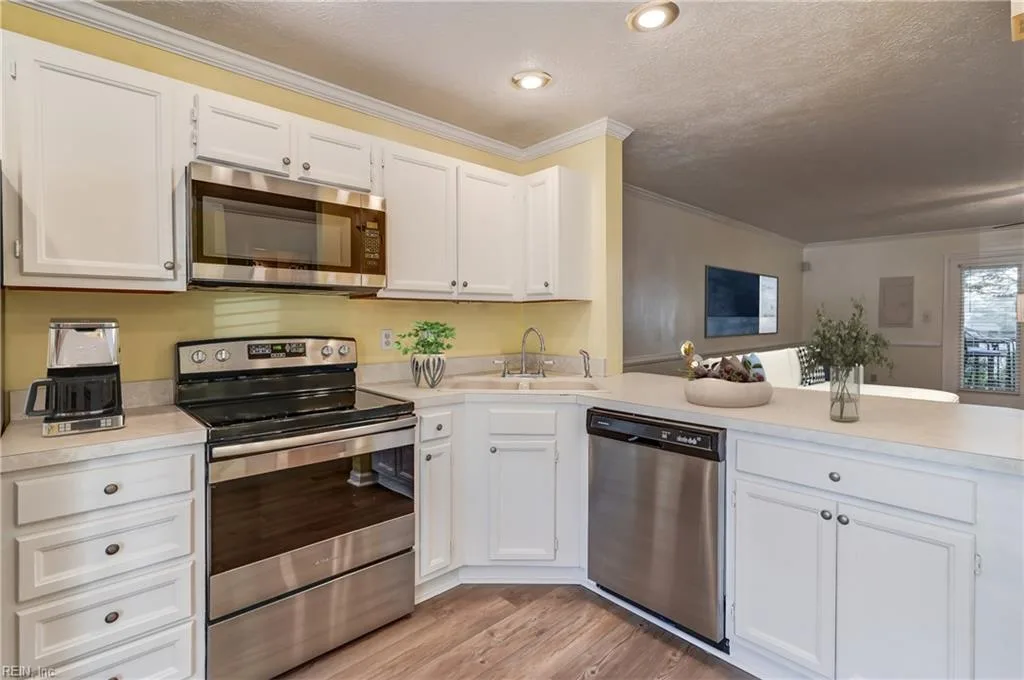 4905 Carlisle MEWS, WILLIAMSBURG VA 23188 - Photo 5