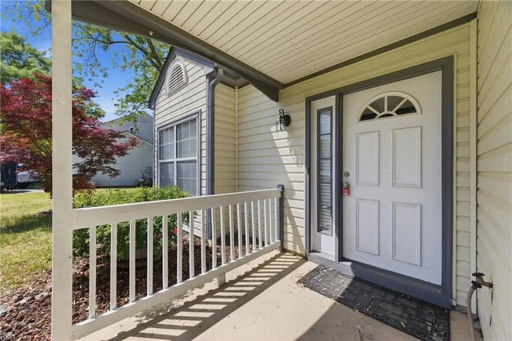 304 Susan Newton LN, YORKTOWN VA 23693 - Photo 4