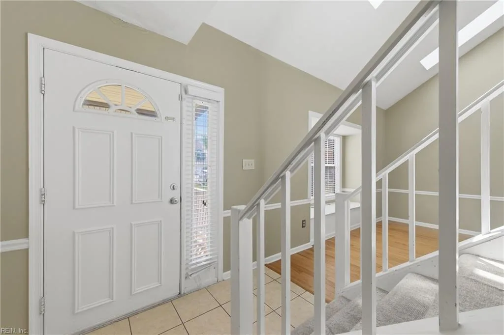 304 Susan Newton LN, YORKTOWN VA 23693 - Photo 5