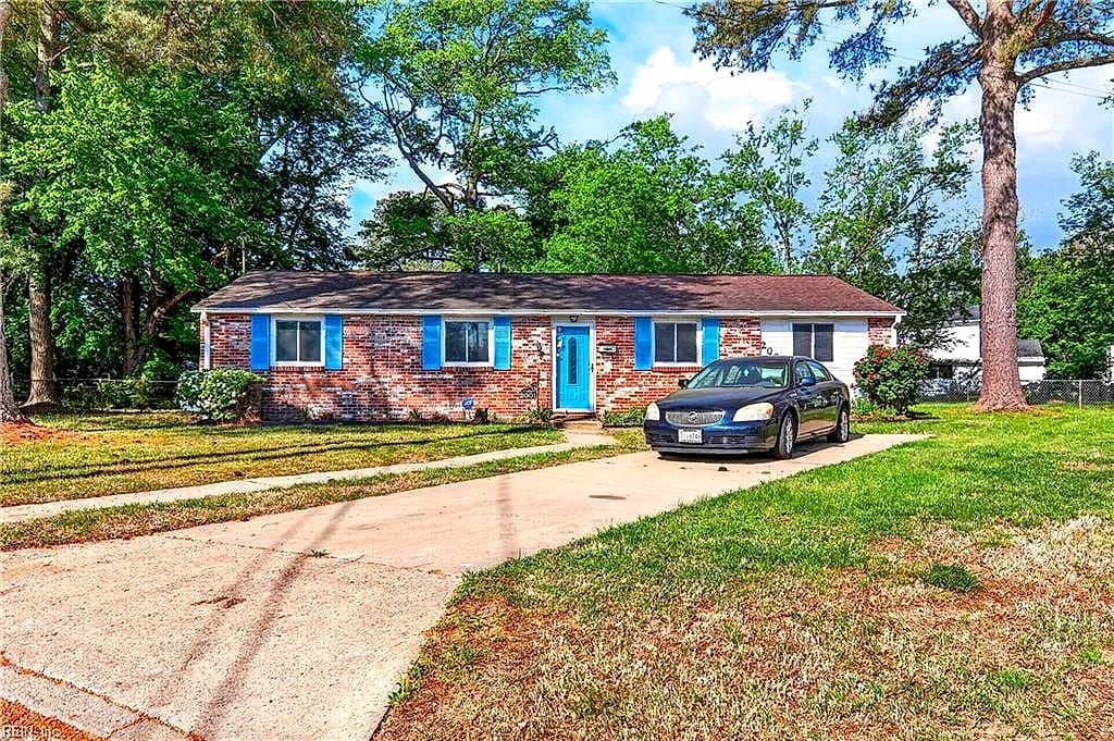2001 Neville CIR, HAMPTON VA 23663 - Main photo