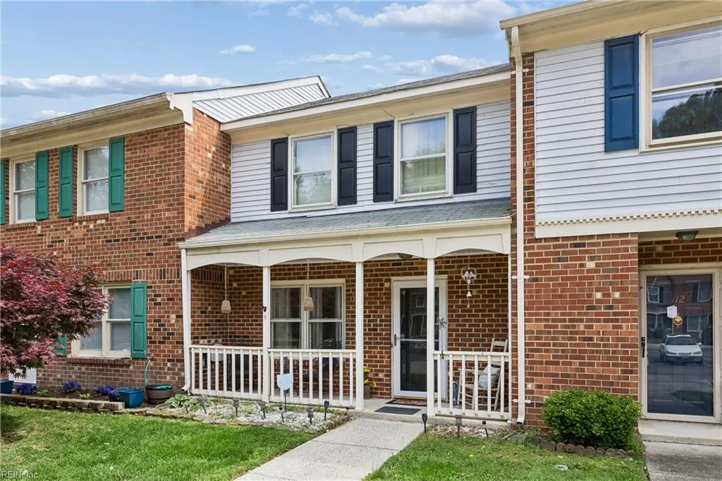 114 Tewkesbury QUAY, Yorktown — 2 bed Residential, 1,104 sqft