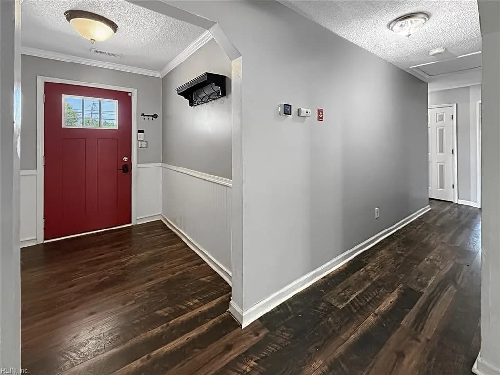 1021 Fentress RD, CHESAPEAKE VA 23322 - Photo 4