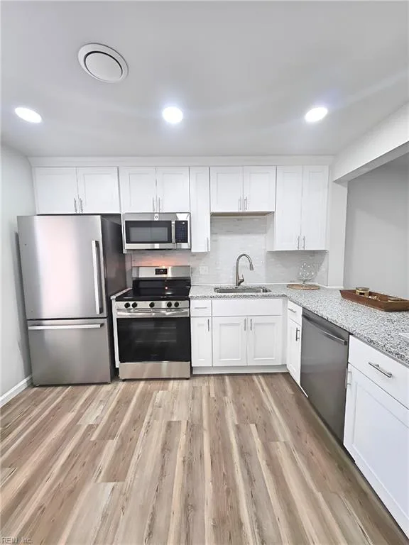 1649 Darren CIR, PORTSMOUTH VA 23701 - Photo 4