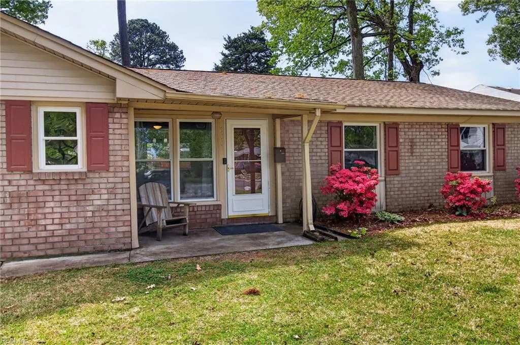 300 Eastwood CIR, VIRGINIABEACH VA 23454 - Photo 3