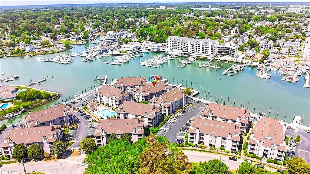 415 Harbour PT #306, Virginia Beach — 1 bed Residential, 800 sqft