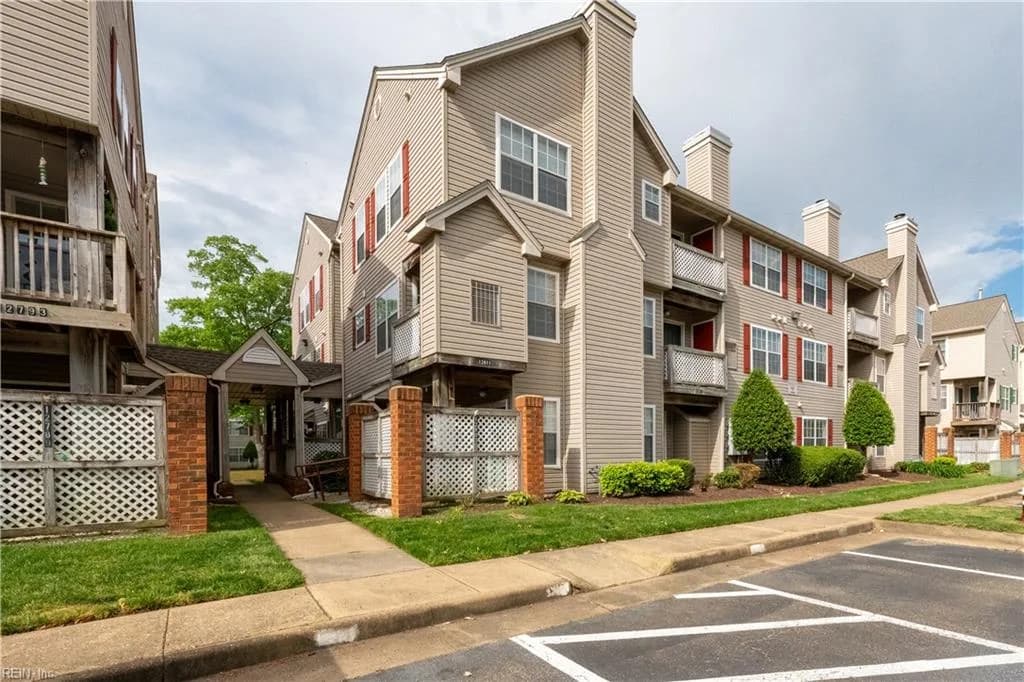 12811 Daybreak CIR, NEWPORTNEWS VA 23608 - Photo 3