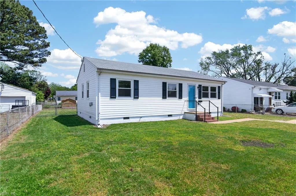 8506 Orcutt AVE, HAMPTON VA 23605 - Photo 4