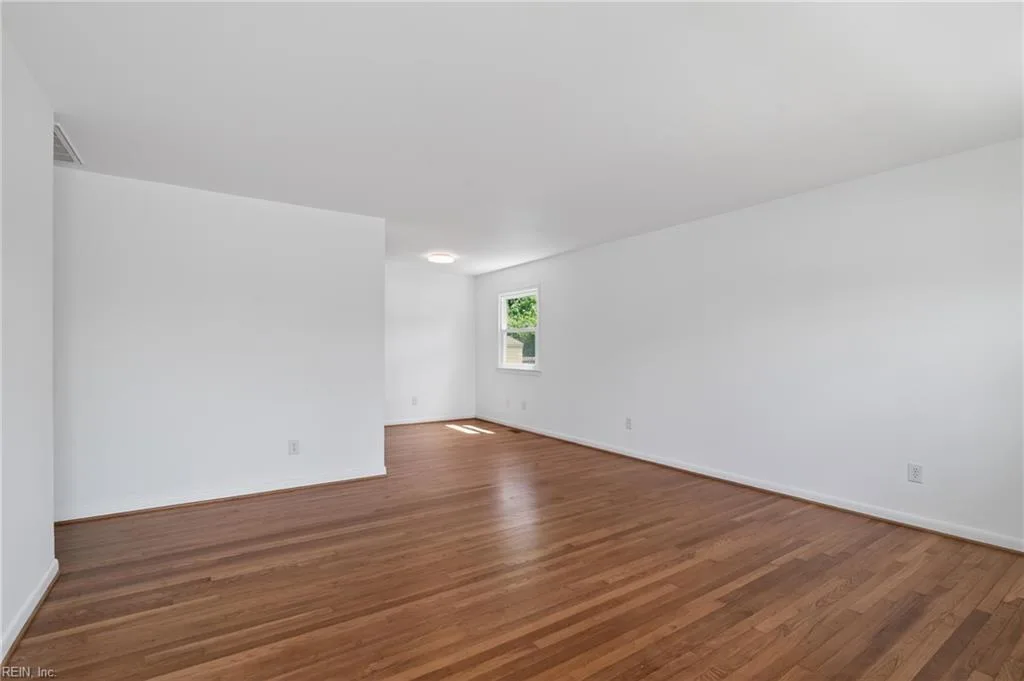 8506 Orcutt AVE, HAMPTON VA 23605 - Photo 5