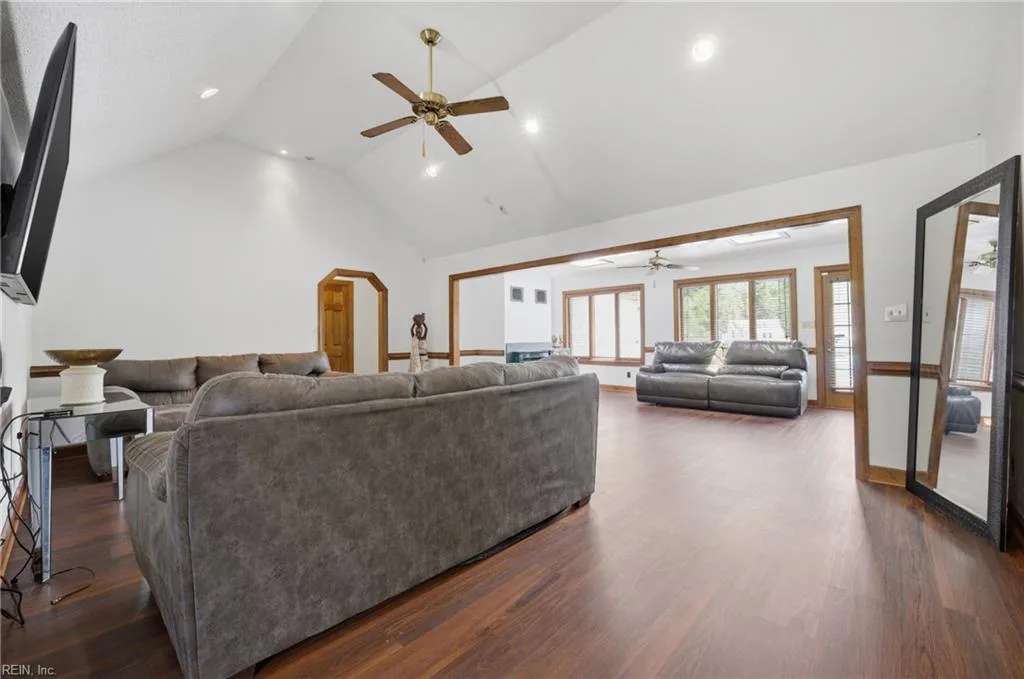 4032 LAKEVIEW DR, CHESAPEAKE VA 23323 - Photo 5