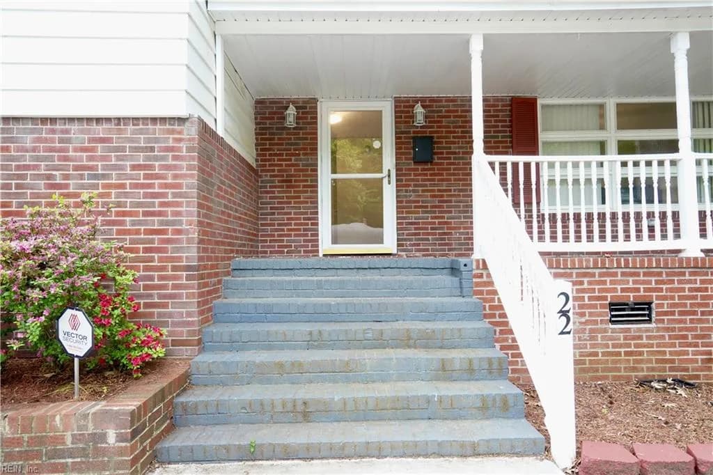 22 Mimosa CRES, HAMPTON VA 23661 - Photo 5