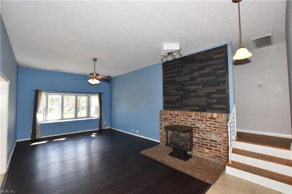 50 Banister DR, HAMPTON VA 23666 - Photo 4