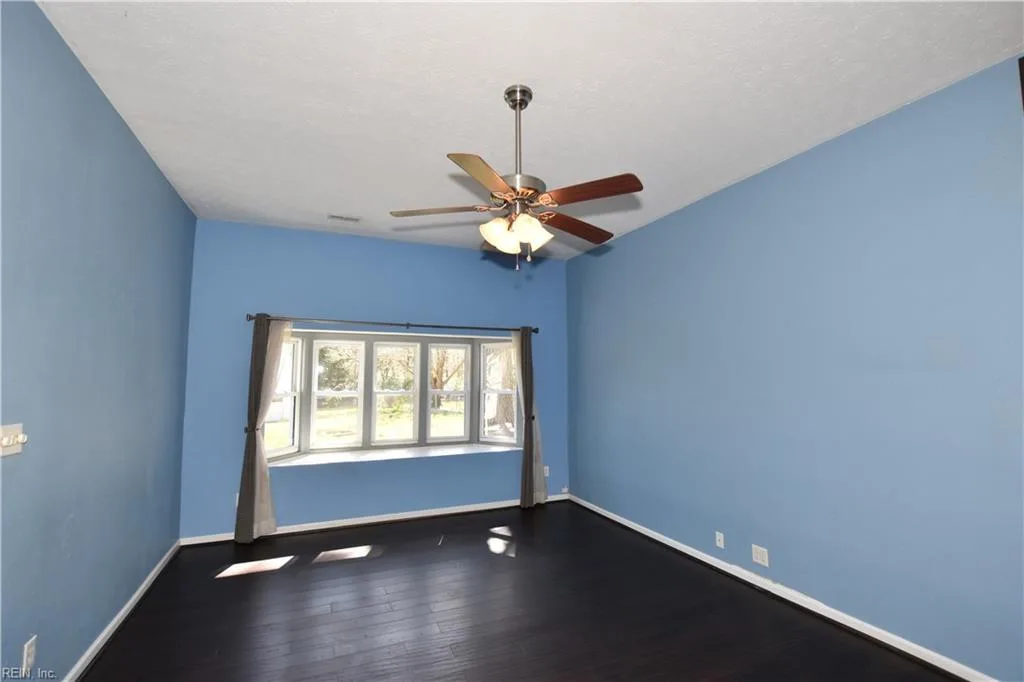 50 Banister DR, HAMPTON VA 23666 - Photo 5