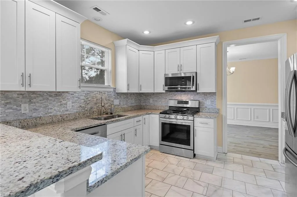 710 Beach RD, HAMPTON VA 23664 - Photo 4