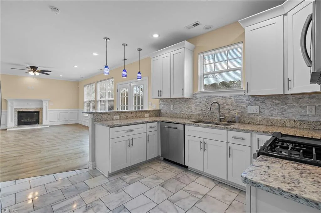 710 Beach RD, HAMPTON VA 23664 - Photo 5