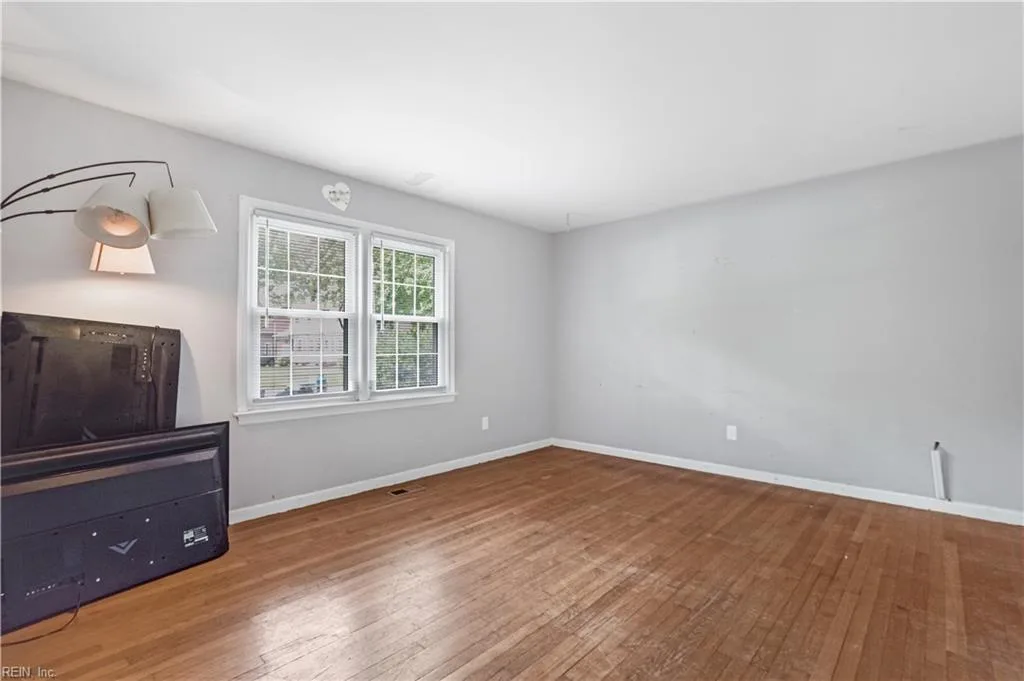 31 Colonial Acres DR, HAMPTON VA 23664 - Photo 5