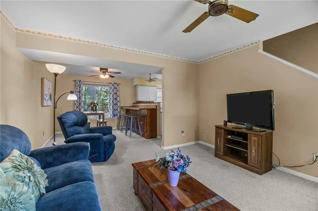 301 Shamrock AVE, YORKTOWN VA 23693 - Photo 4