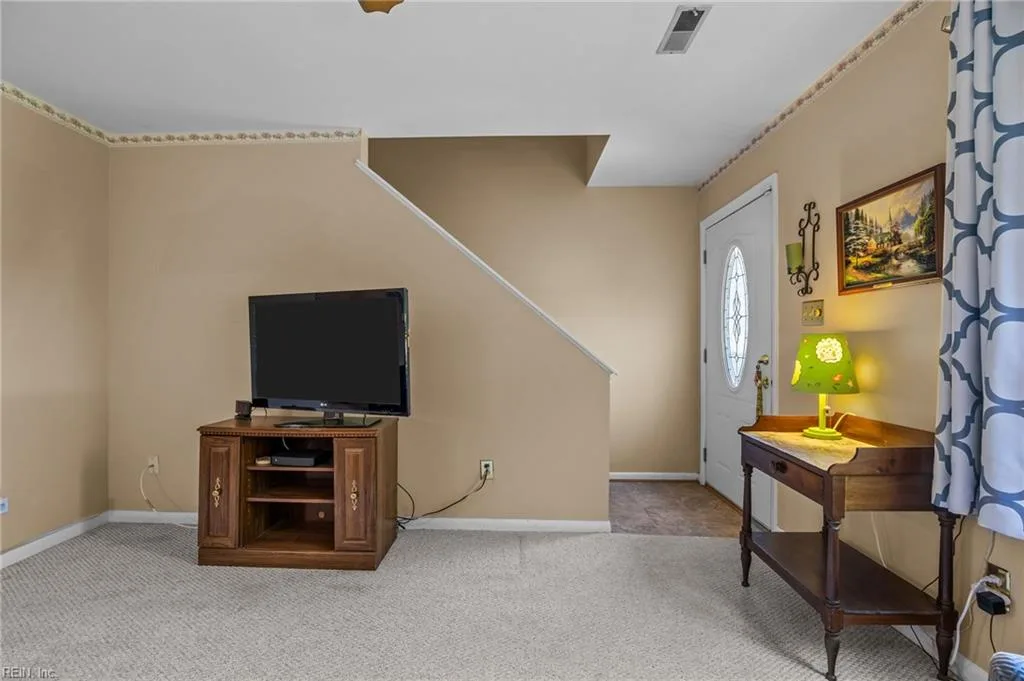 301 Shamrock AVE, YORKTOWN VA 23693 - Photo 5