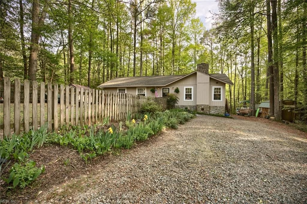 6711 Lake View DR, GLOUCESTER VA 23061 - Photo 2