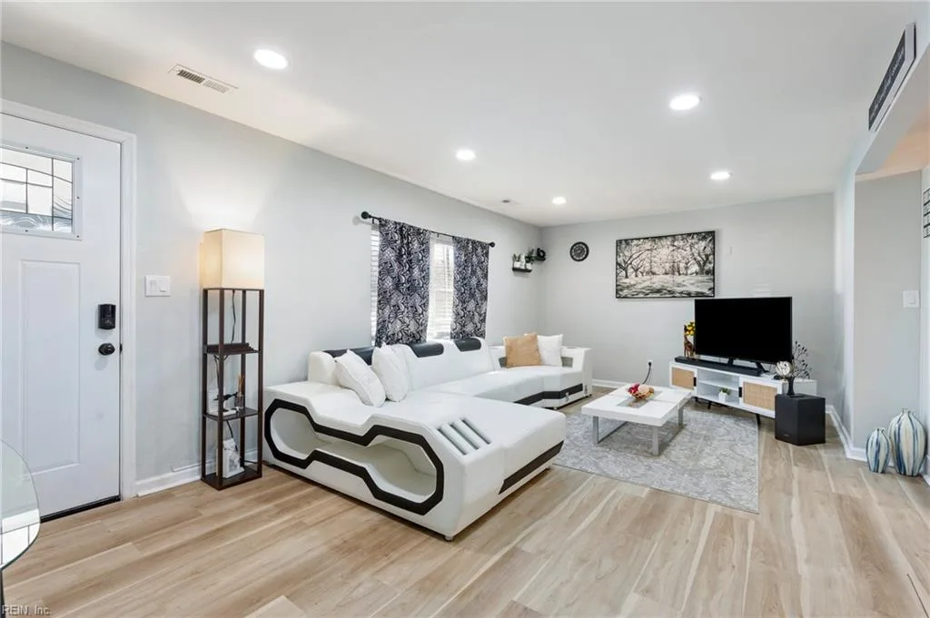78 Calvary TER, HAMPTON VA 23666 - Photo 4