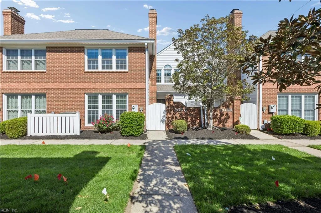 205 Amersham DR #G, Yorktown — 2 bed Residential, 1,272 sqft