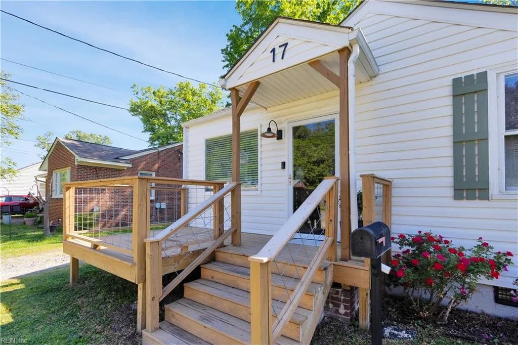 17 Warner RD, HAMPTON VA 23666 - Photo 4