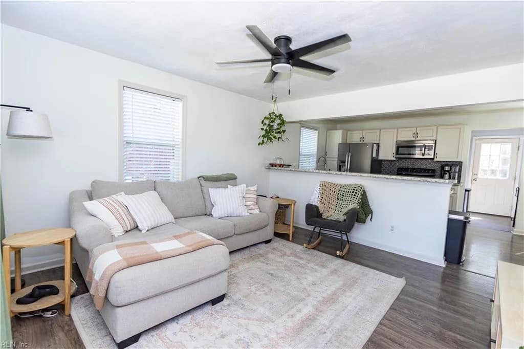 17 Warner RD, HAMPTON VA 23666 - Photo 5