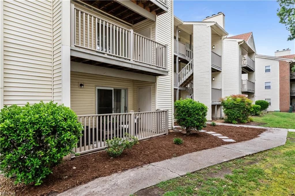 502 Thorncliff DR #104, NEWPORTNEWS VA 23608 - Main photo
