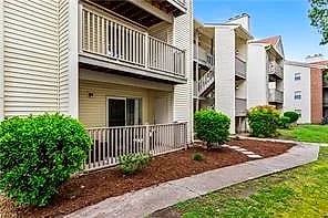 502 Thorncliff DR #104, Newport News — 2 bed Residential, 960 sqft