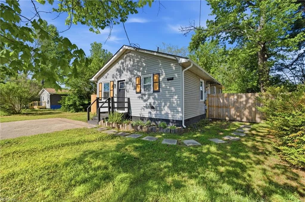813 Mullen RD #A, CHESAPEAKE VA 23320 - Photo 3