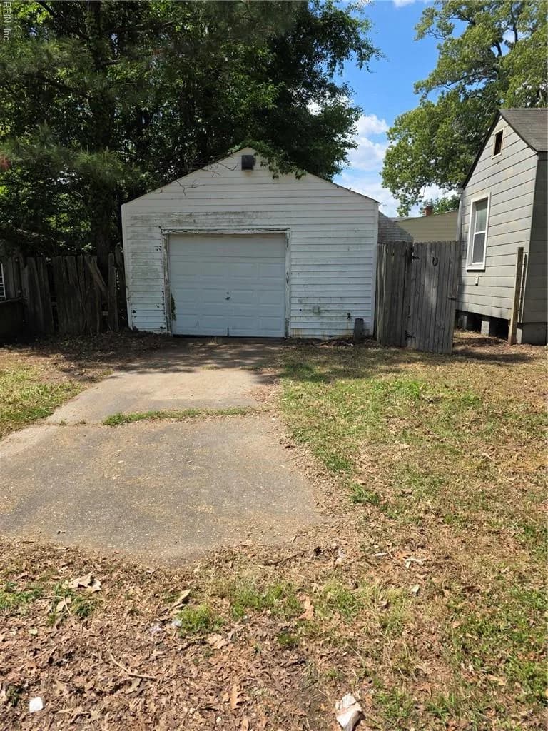 818 Hughes AVE, CHESAPEAKE VA 23324 - Photo 4