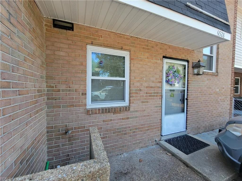 6528 Pasteur CT, NORFOLK VA 23513 - Main photo