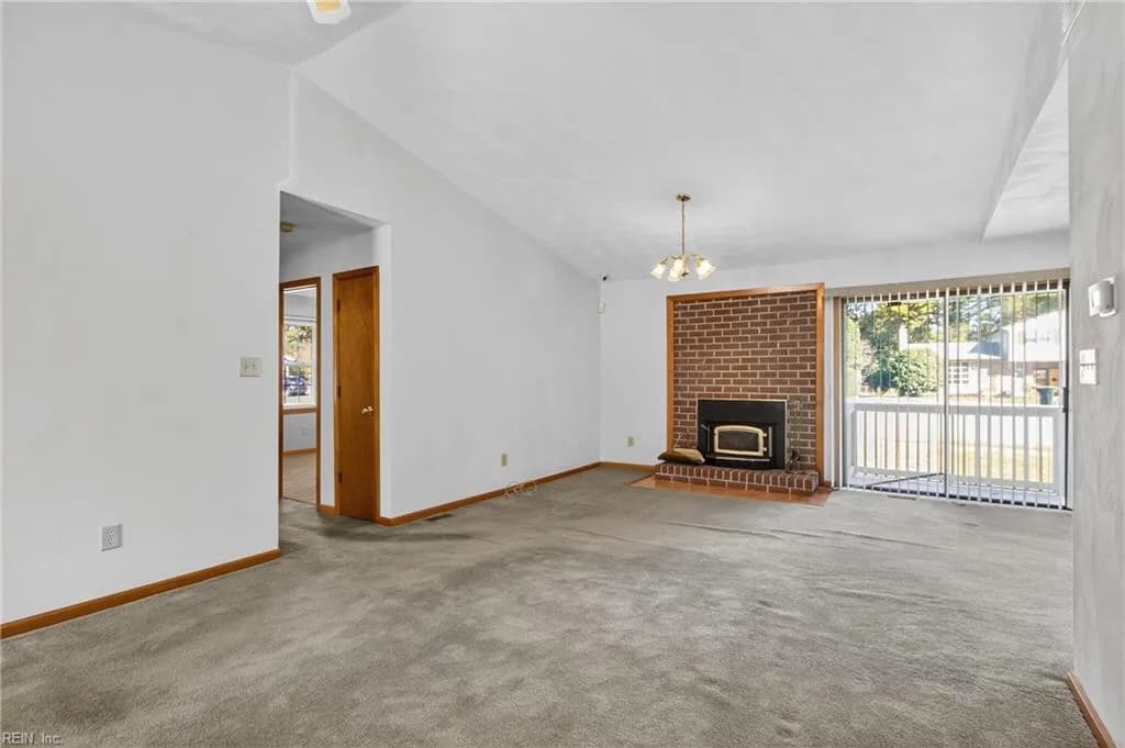 215 Woodbury Forrest DR, HAMPTON VA 23666 - Photo 5