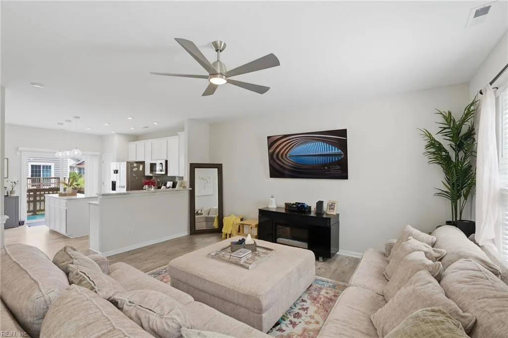 215 Runnel ST, HAMPTON VA 23666 - Photo 2