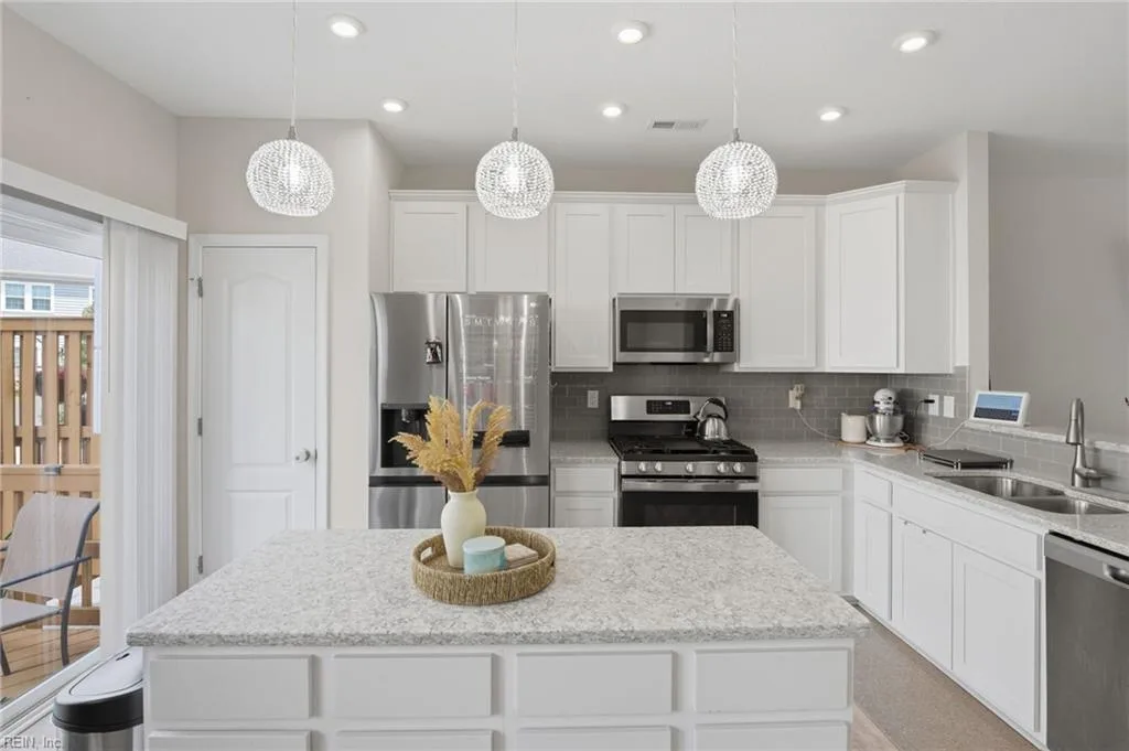 215 Runnel ST, HAMPTON VA 23666 - Photo 4