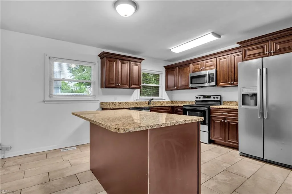 242 Bannon CT, HAMPTON VA 23666 - Photo 3