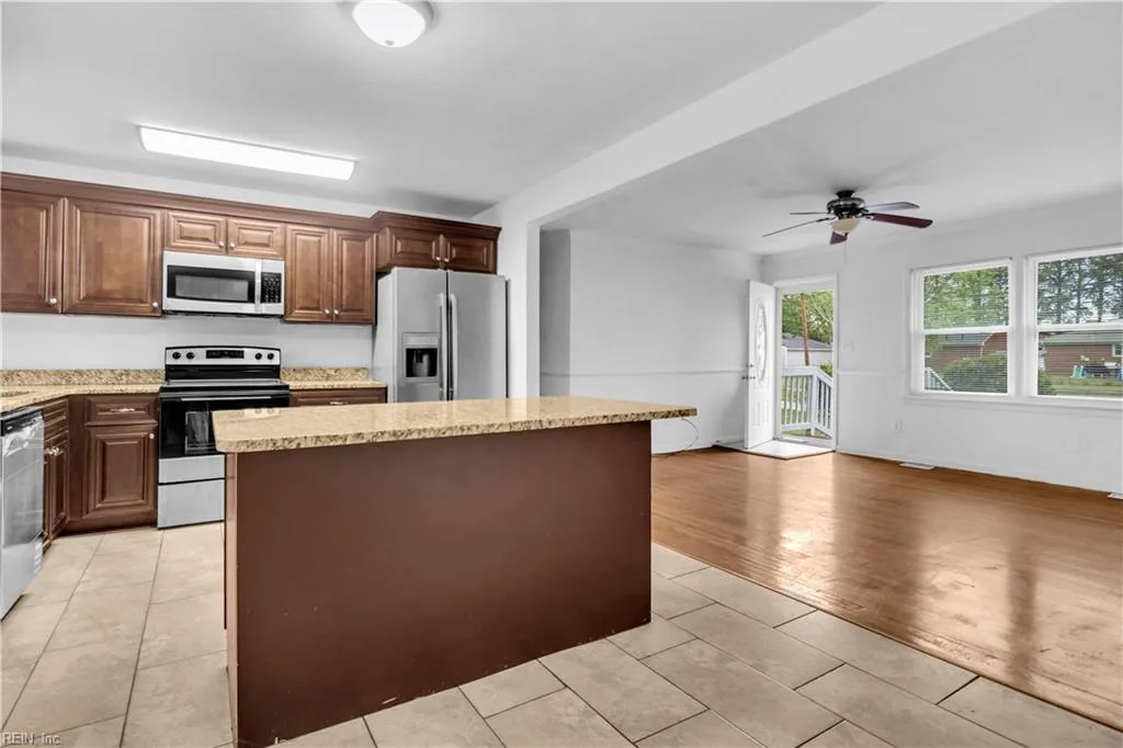 242 Bannon CT, HAMPTON VA 23666 - Photo 4