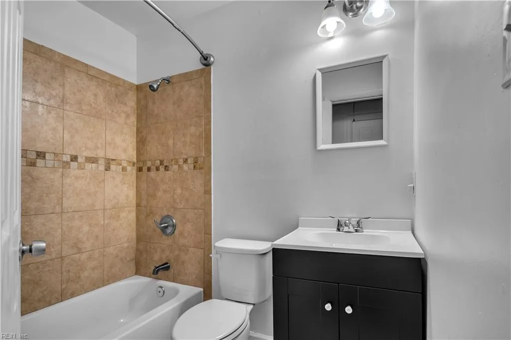 242 Bannon CT, HAMPTON VA 23666 - Photo 5