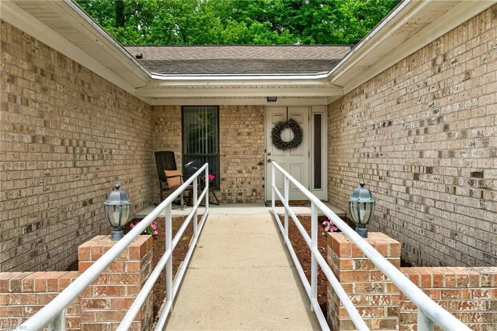 2696 Cantwell RD, VIRGINIABEACH VA 23453 - Photo 4