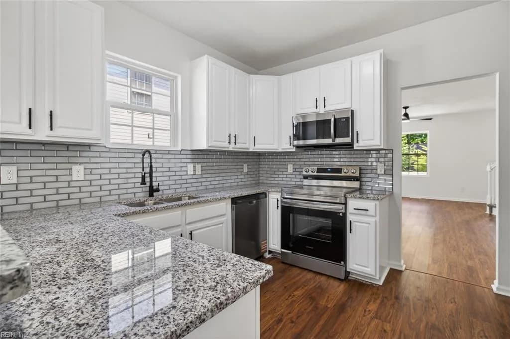 1706 Martin AVE, CHESAPEAKE VA 23324 - Photo 3