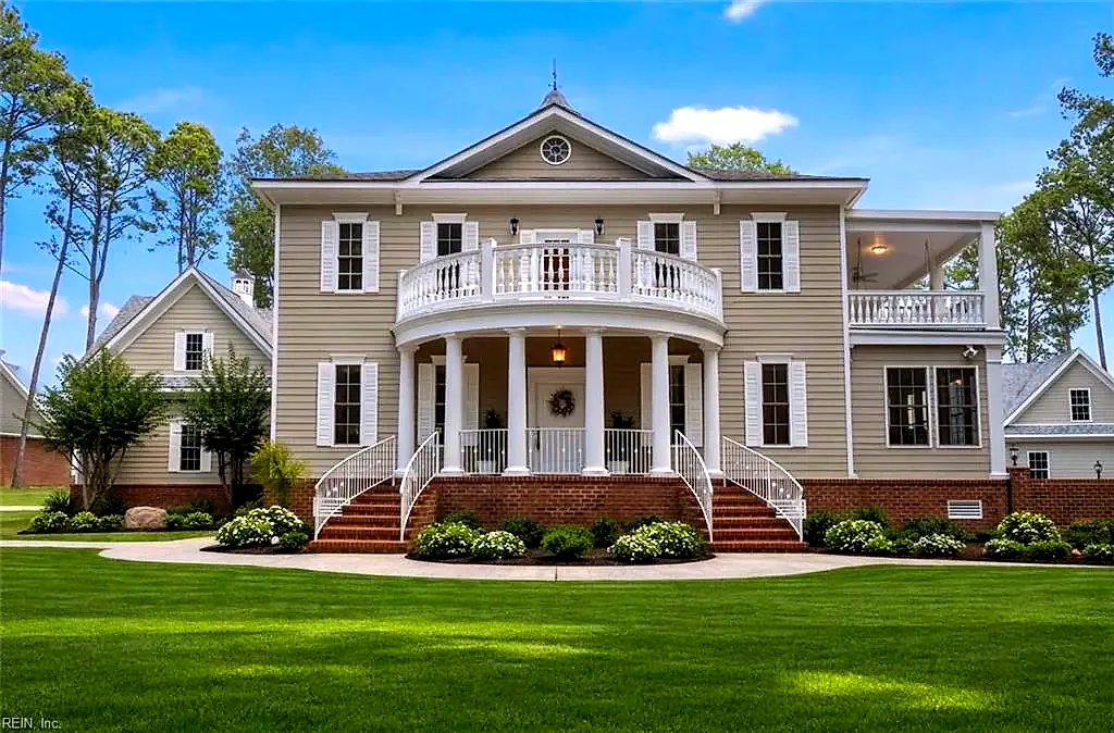 411 Lawnes Neck DR, Smithfield — 4 bed Residential, 4,789 sqft