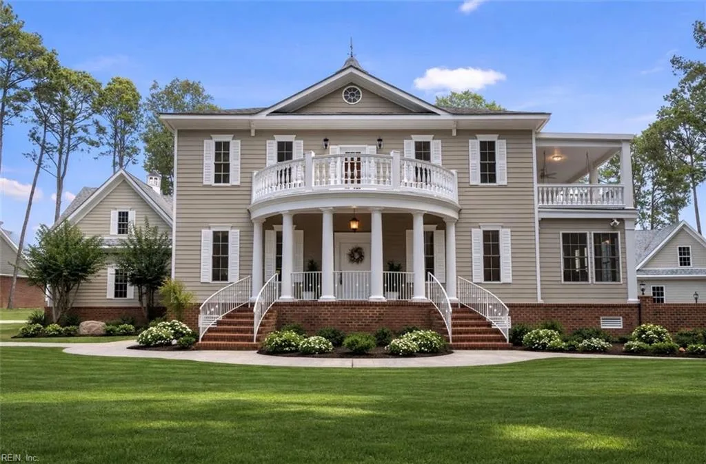411 Lawnes Neck DR, SMITHFIELD VA 23430